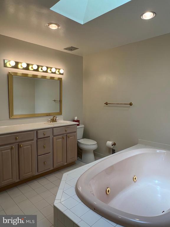 Building Photo - 10101 Alsace Ct