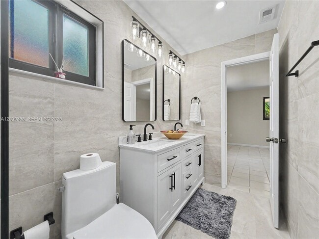 Building Photo - 6714 N Waterway Dr