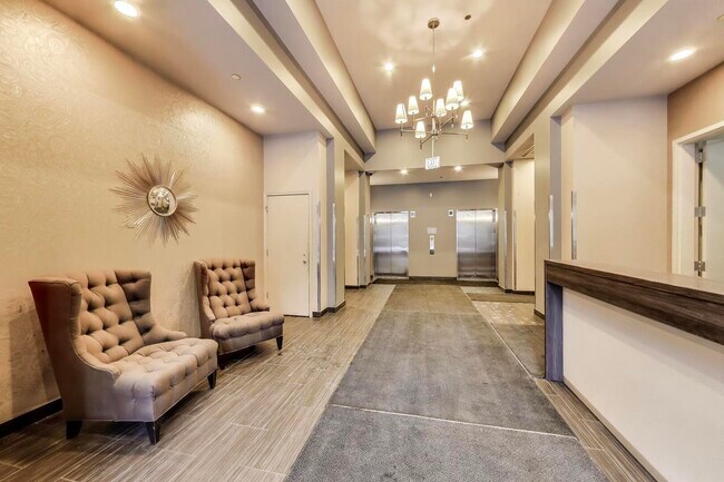 Building Photo - 451 W Huron St