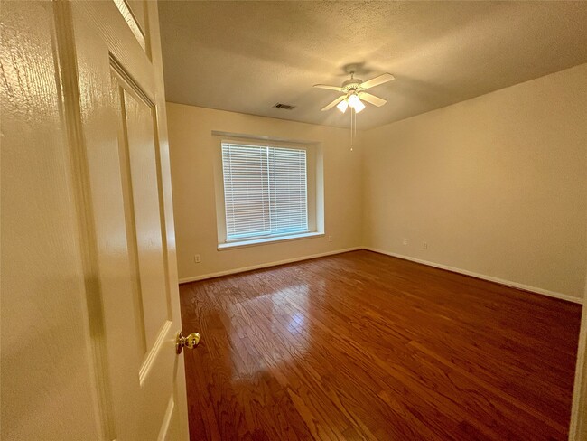 Building Photo - 14 N Winterport Cir