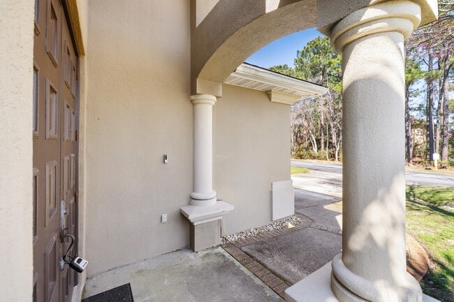 Building Photo - 13 Dominica Ct