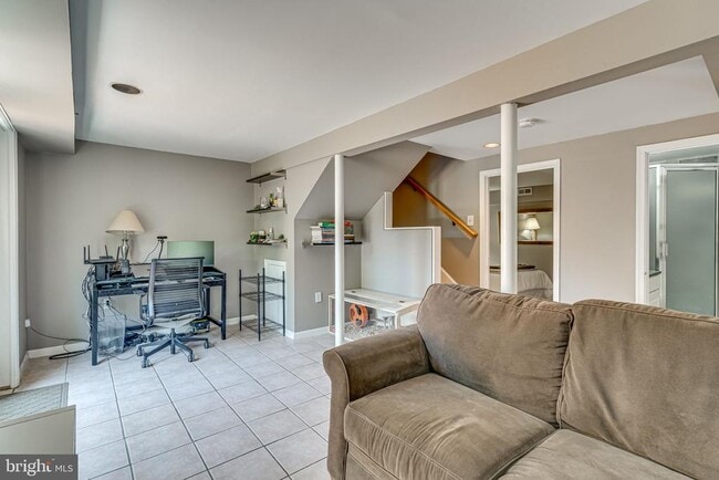 Building Photo - 912 Green St