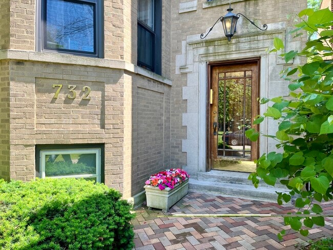 Building Photo - 732 Mulford St