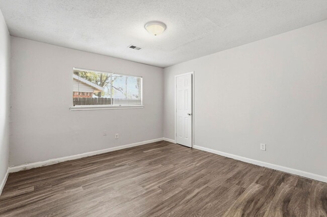 Building Photo - 11202 Sagehill Dr