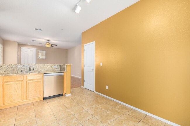 Building Photo - 3 Bedroom, 2 bath home in the heart of Gilbert!