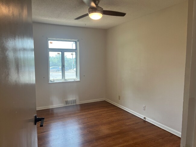 Building Photo - 7146 Parallel Pkwy