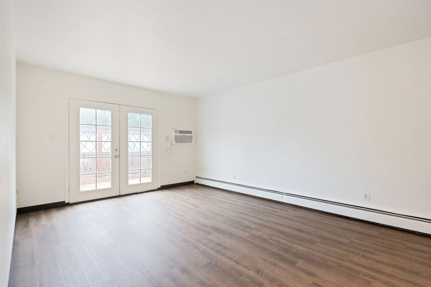 Building Photo - 405 E Thunderbird Dr