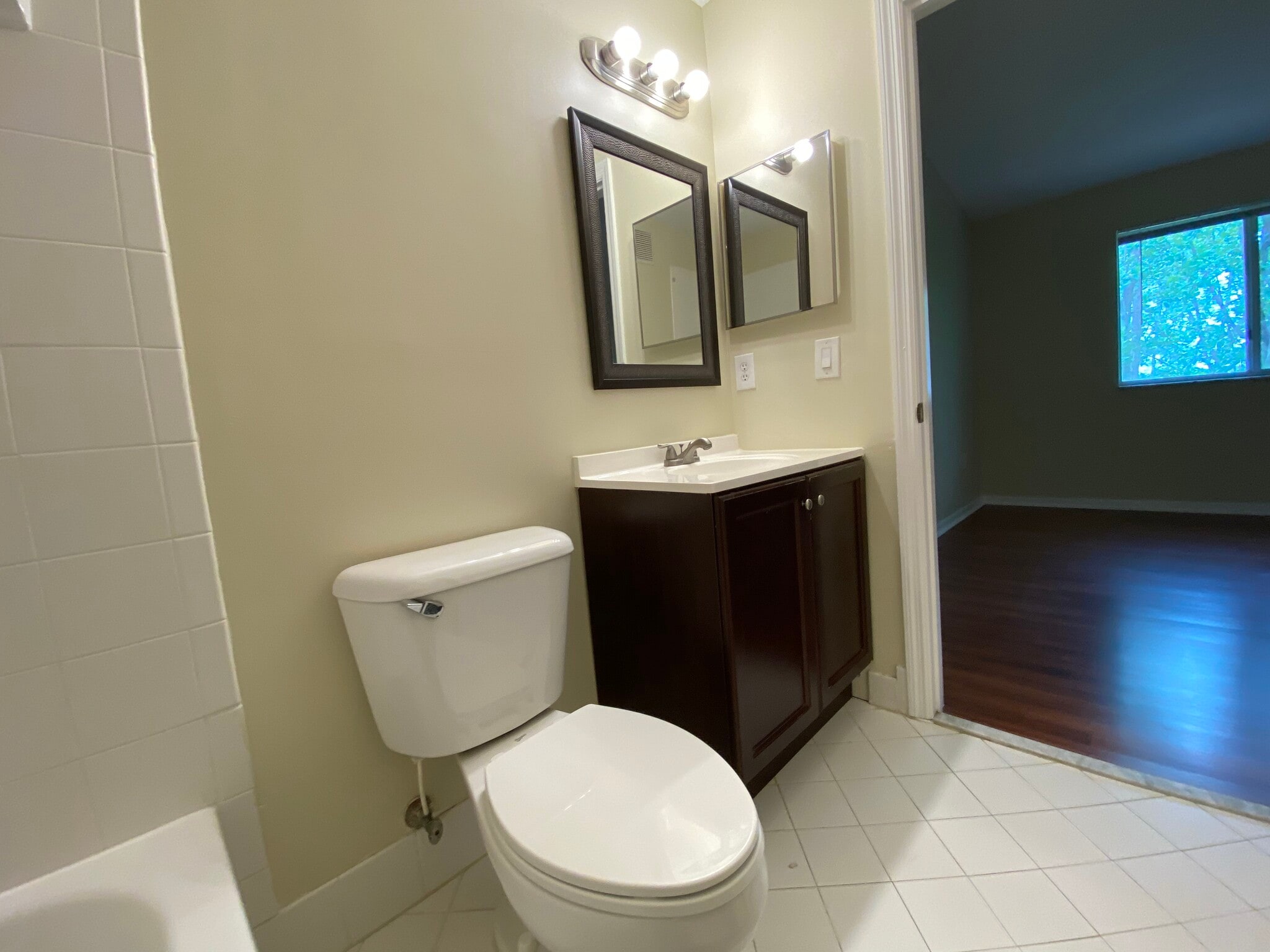 Building Photo - 1320 SE 31st Ct