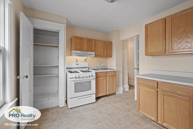 Building Photo - 3328 5th Ave S