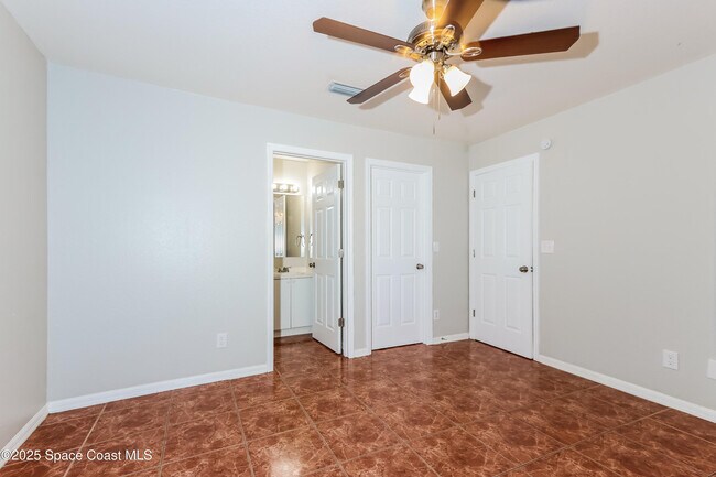 Building Photo - 1545 20th Ave SW