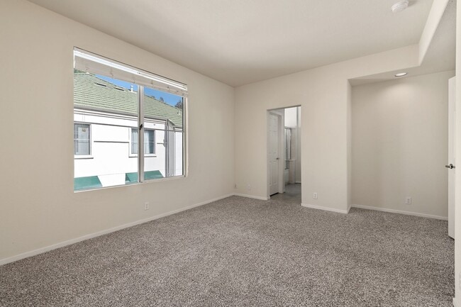 Building Photo - 470 Navaro Way