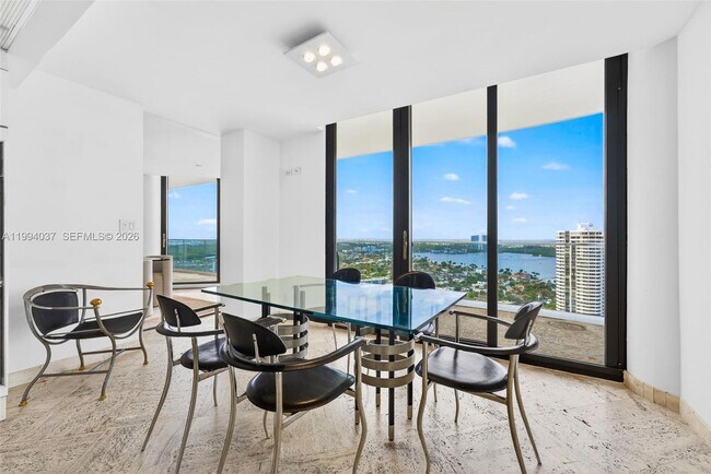 Building Photo - 2800 Island Blvd