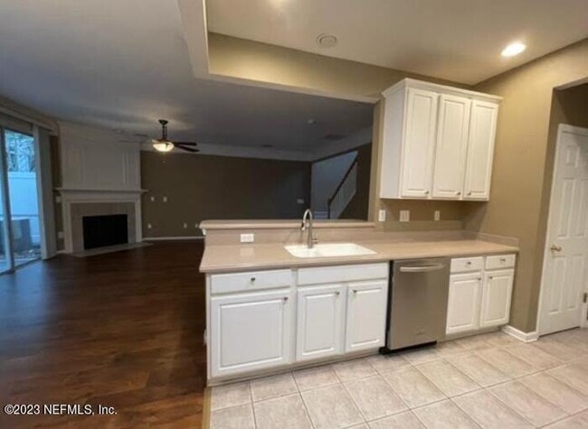 Building Photo - 11043 Castlemain Cir E