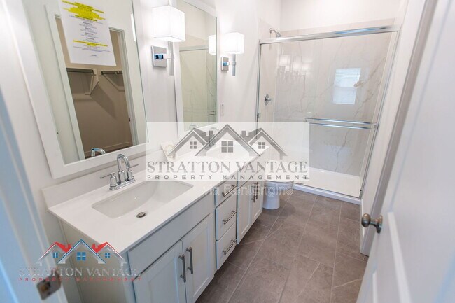 Building Photo - 7439 S 76th Dr