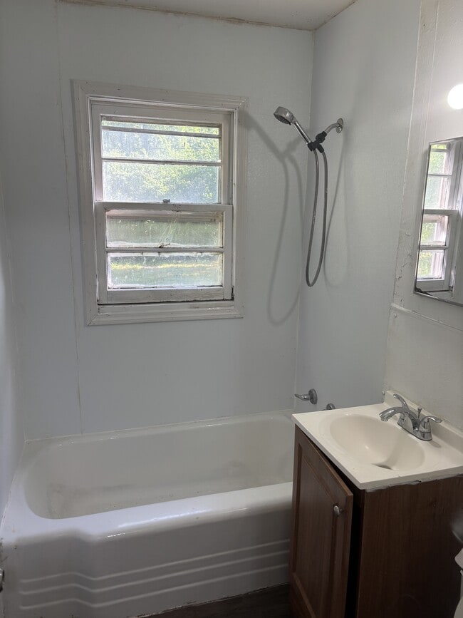 Building Photo - 1827 E McFarland St