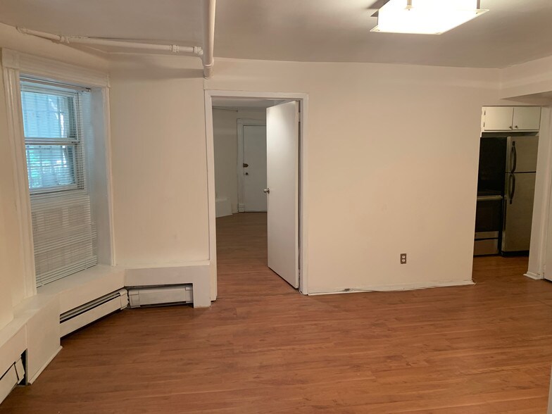 Living/Dining Area - 285 Dekalb Ave