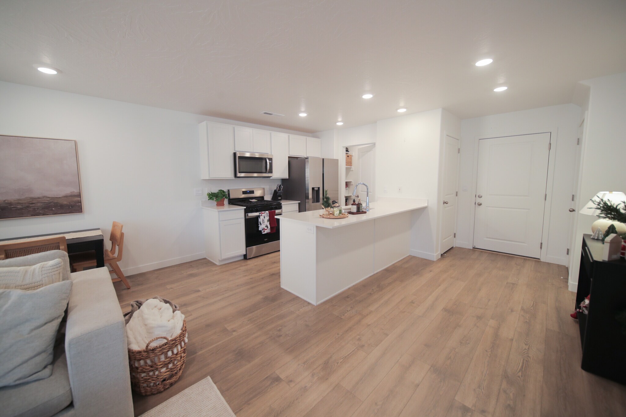 Building Photo - 1737 S Devils Garden Ln