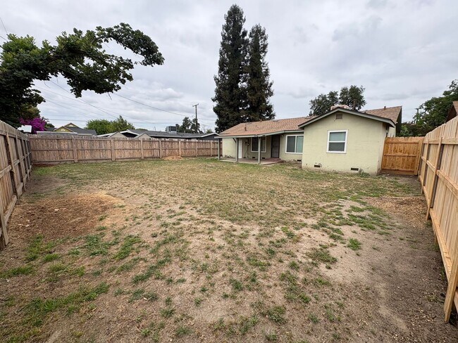 Building Photo - Charming Home for Rent Available Now!