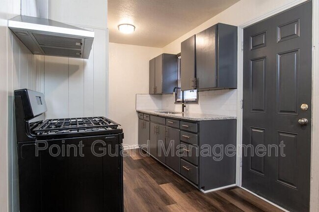 Building Photo - 3201-3207 S Waco Ave