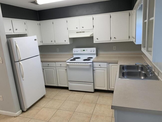 Building Photo - 2774 Bay St