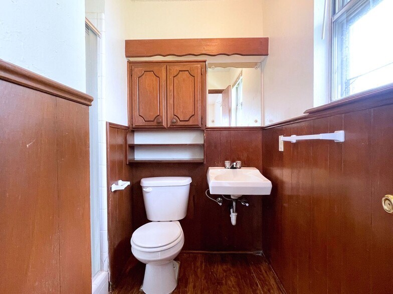 Building Photo - 4841 Newport Dr