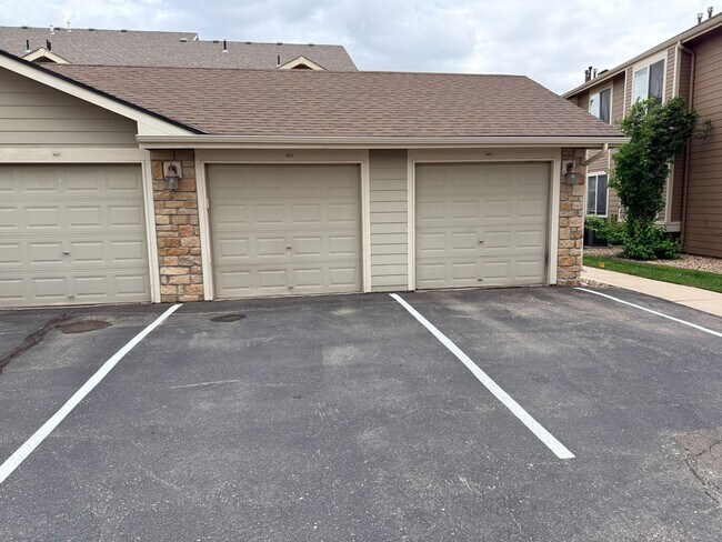 Building Photo - Updated 2-Bedroom Ground-Floor Condo in Mountain View Condos with Pool Access