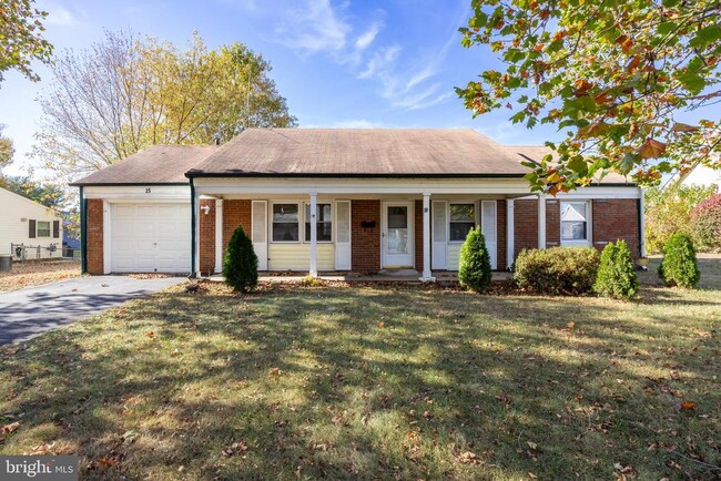 Building Photo - 15 Gallant Ln