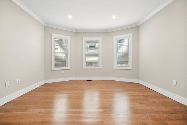Building Photo - 44 Iffley Rd
