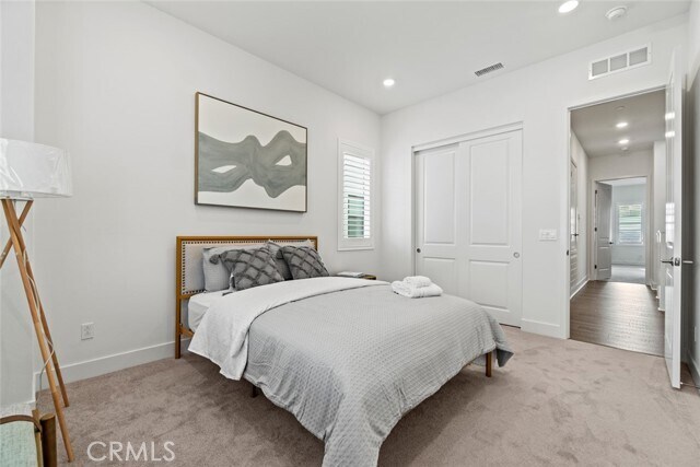 Building Photo - 9337 Astor