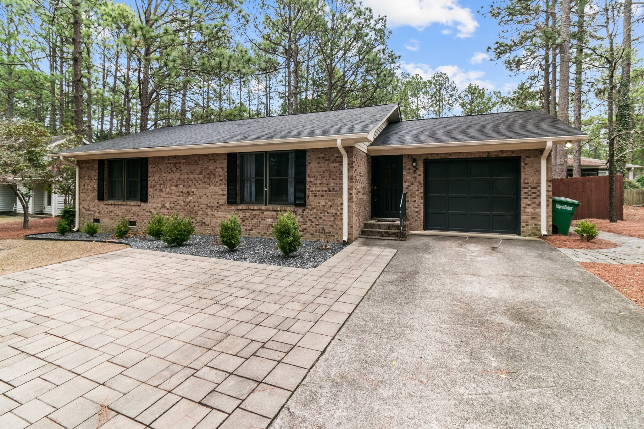 Building Photo - 1635 Longleaf Dr E