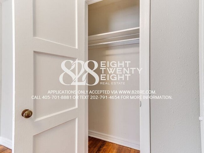 Building Photo - Cozy 2 Bed/1 Bath Single Family Brick Home...