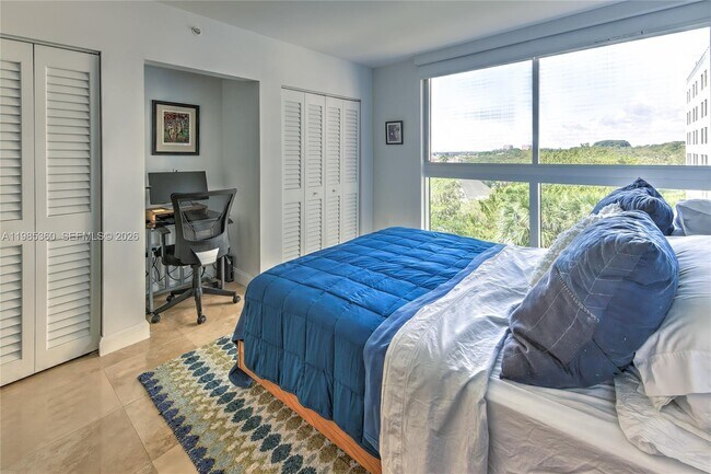 Building Photo - 2951 S Bayshore Dr