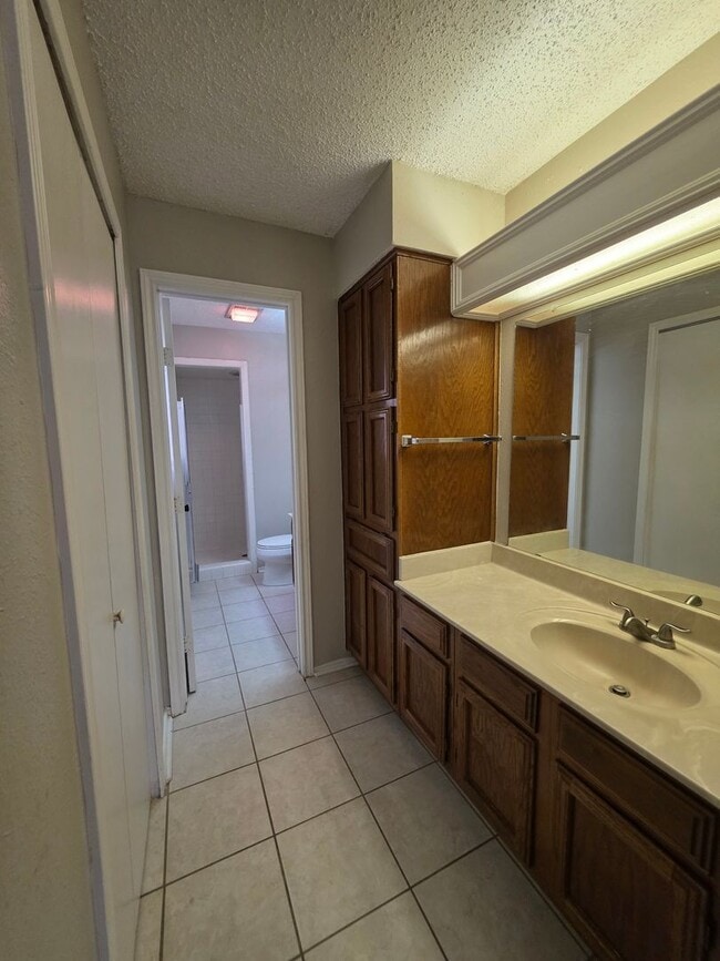 Building Photo - Hidden Creek Townhouse