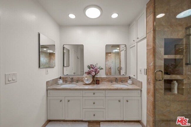 Building Photo - 9023 Alto Cedro Dr