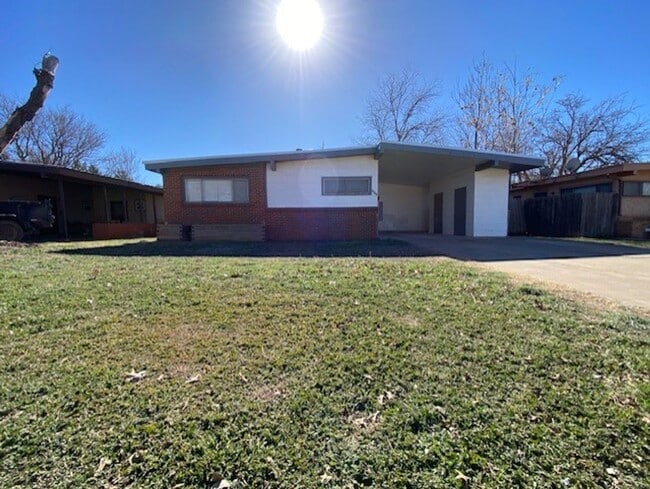 Building Photo - Updated 3/2 in Central Lubbock
