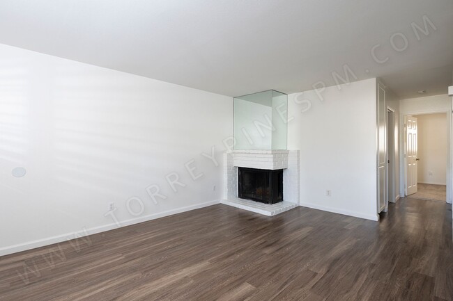 Building Photo - *OPEN HOUSE: 12/13 2:30-3:30PM* 2BR in Pacific Beach w/ a Fireplace and 2 Parking Spaces!