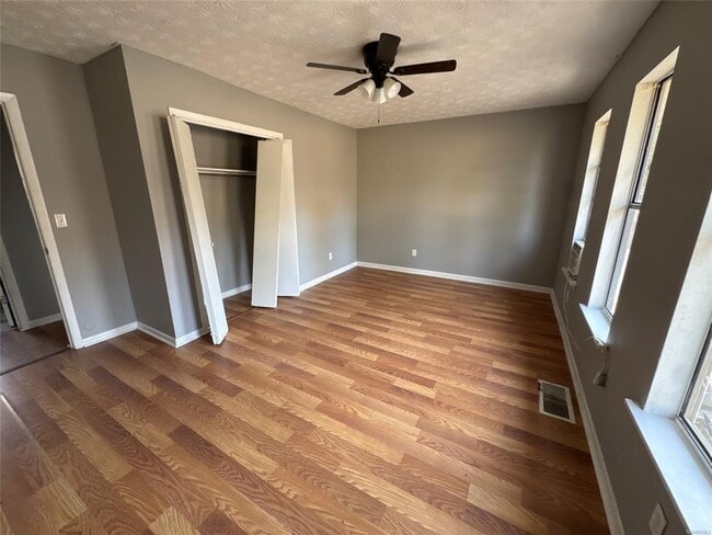 Building Photo - 813 Azalea St