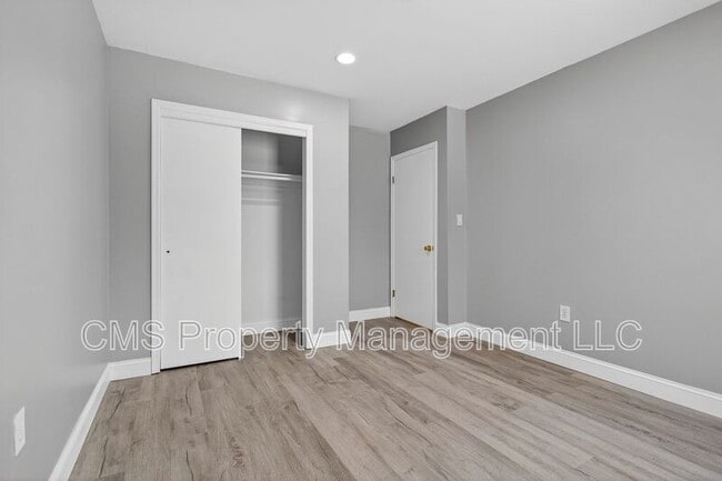 Building Photo - 1216 Thomas Ave