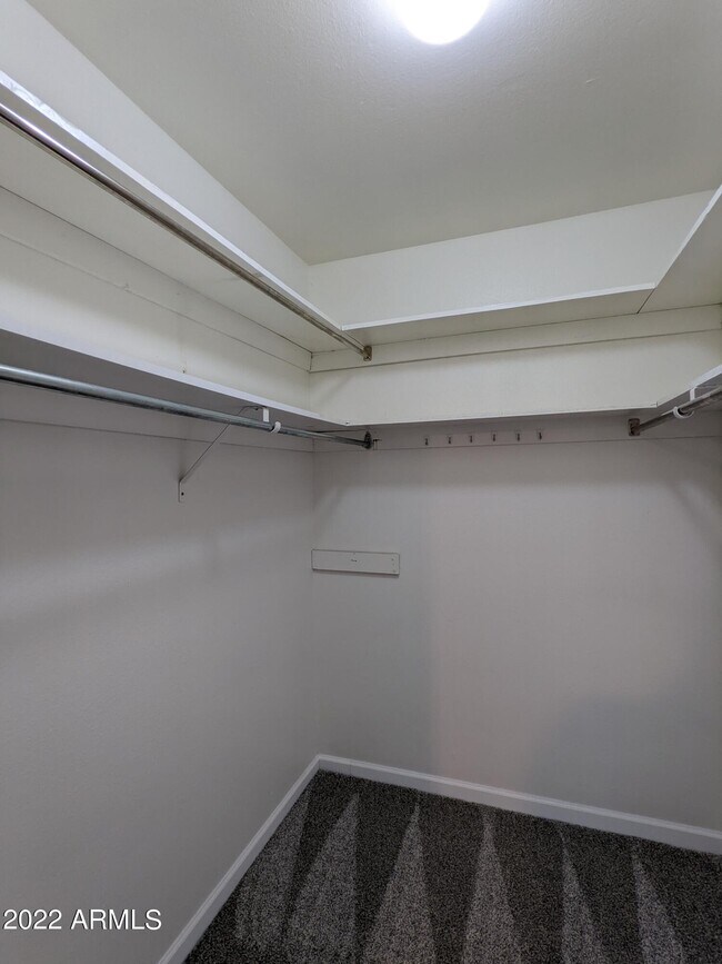 Building Photo - 10044 N 39th Ln