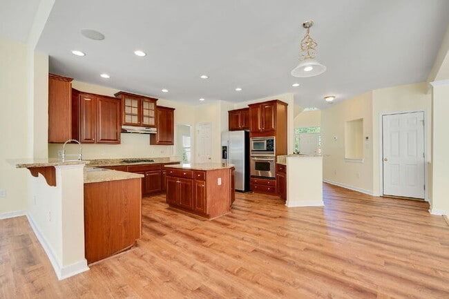 Building Photo - Spacious 5 Bedroom Home in Moseley – $3,800/mo