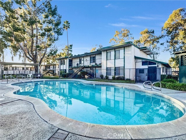 Building Photo - 1735 E Washington St