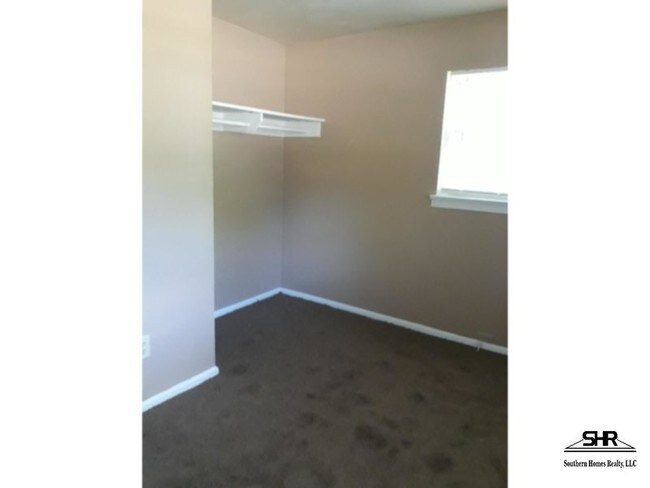 Building Photo - 701 E Montclair Rd