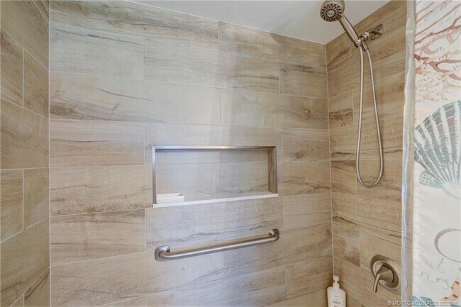 Building Photo - 40 NE Plantation Rd