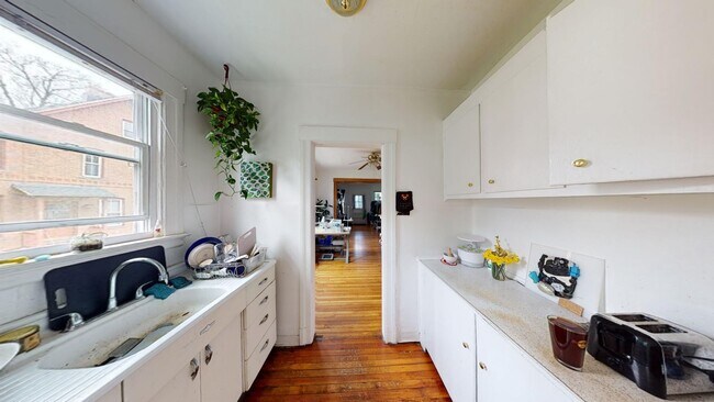 Building Photo - Spacious 2BR on Science Hill | Huge Kitchen & Living Area | Near Yale