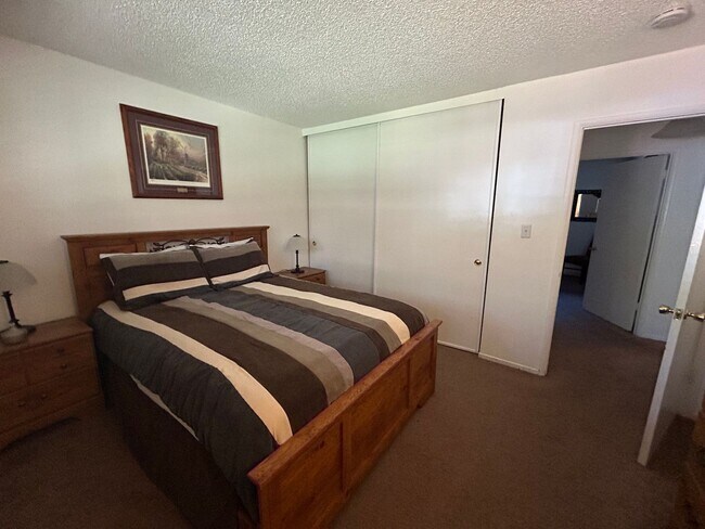 Building Photo - Great Location!  Furnished Condo off Ski Run Blvd - 6 month lease