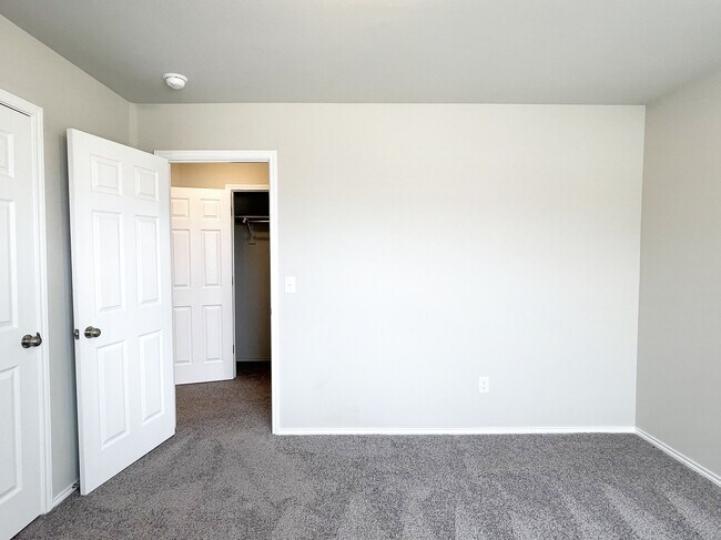 Building Photo - 9925 Blue Wing Trl