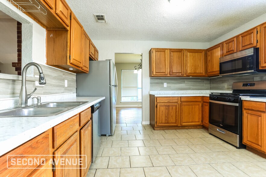 Building Photo - 7002 Hawaii Ln