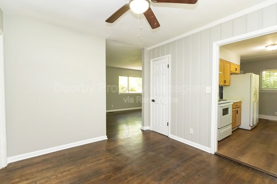 Building Photo - 1127 Clermont Dr