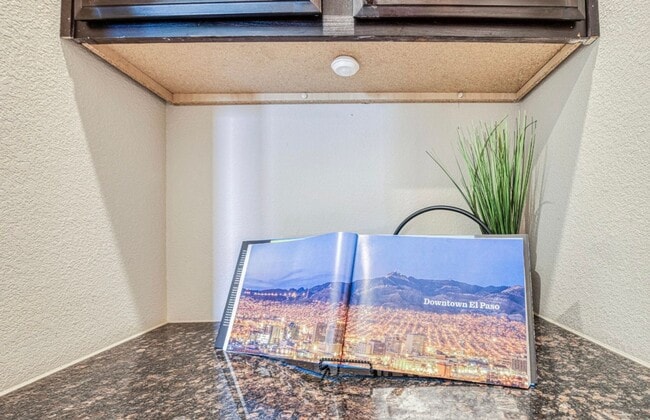 Building Photo - Westside area for Short or Long Term Rental (Completely Furnished) Beautiful 3 bed/2.5 baths plus...