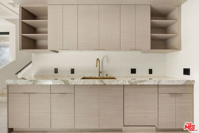 Building Photo - 1021 N Ogden Dr